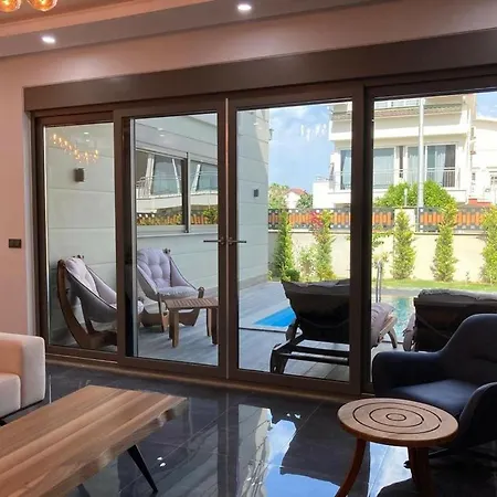 Sunny Villa *