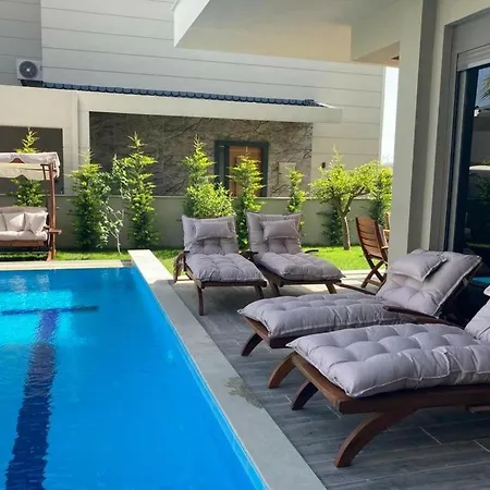Sunny Villa