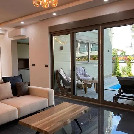 Sunny Villa