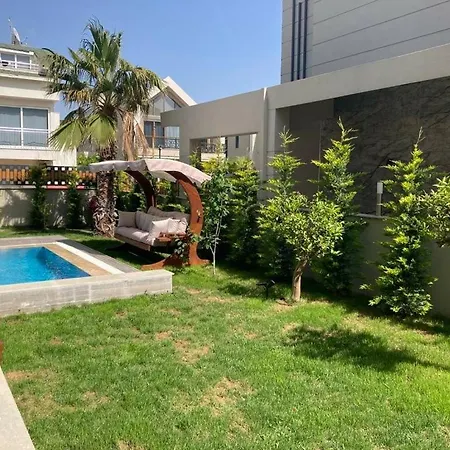 Sunny Villa *